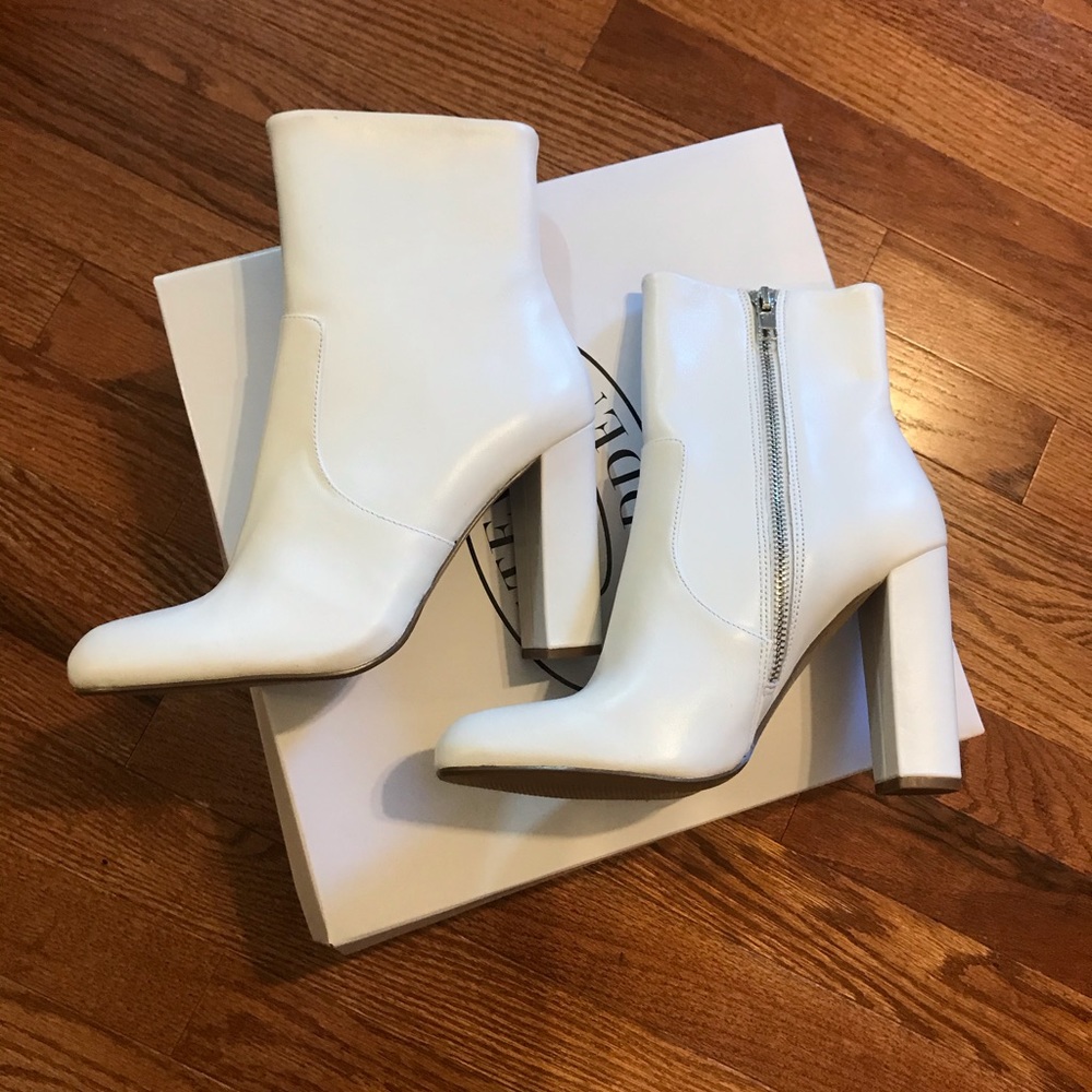 Steve Madden white leather Editor Bootie NEW 7